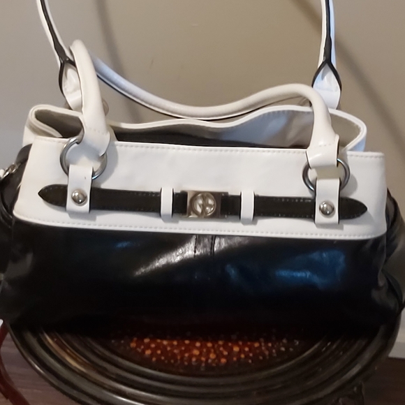 Black and white purse - Picture 2 of 5